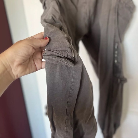 TR 900 Size 2 Olive Green Cotton Cargo Cropped Pants Zippers Pockets - Picture 3 of 8